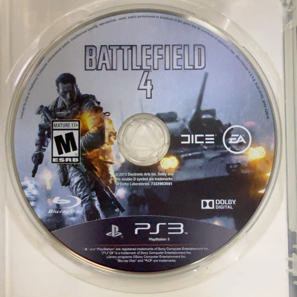 Fotografía real del disco de Battlefield 4 para PlayStation 3 usado